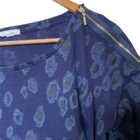 GAP Blouse Blue Leopard Print Tee Shirt Zipper Shoulder Top Women's Size Small - Picture 2 of 7
